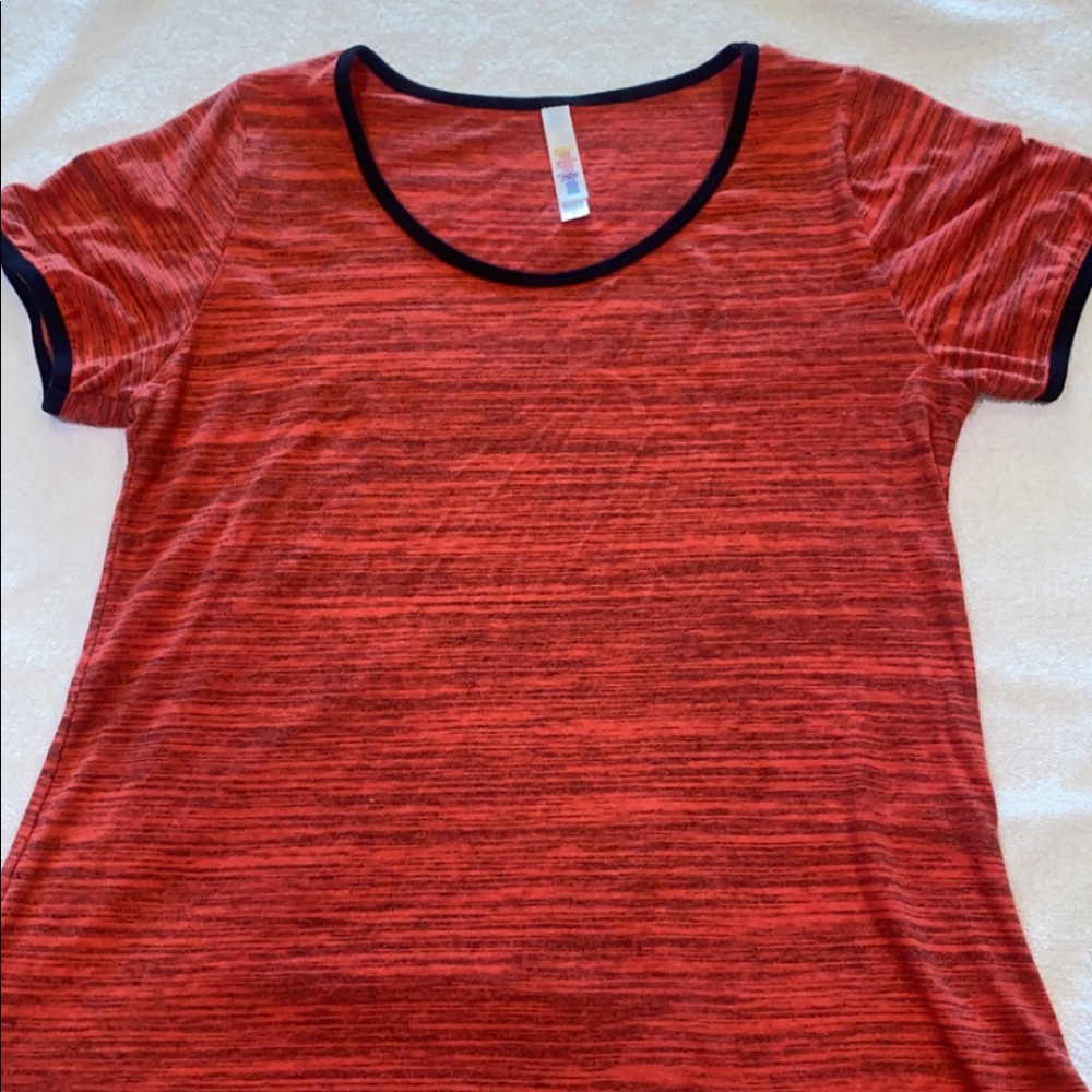 LuLaRoe Classic Tee Medium
